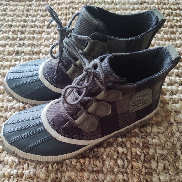 Sorel Women's Black and Green Shoes - Picture 10 of 10